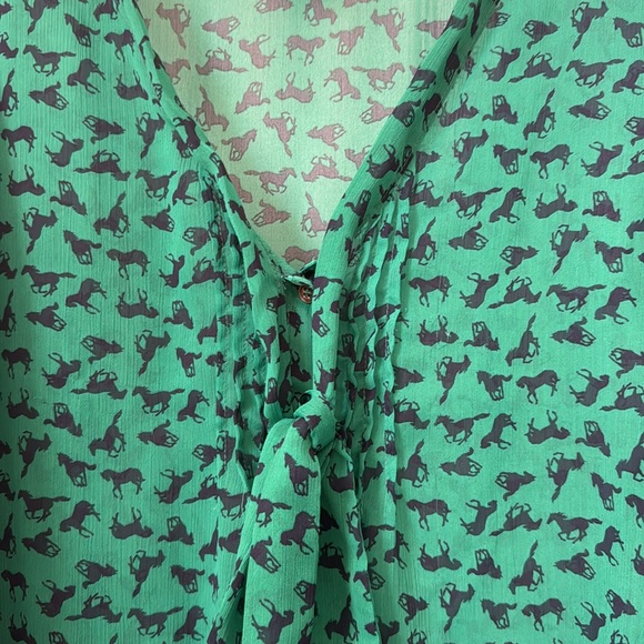 Super lightweight blouse. Green with galloping horse print Large Good condition. - Picture 5 of 8